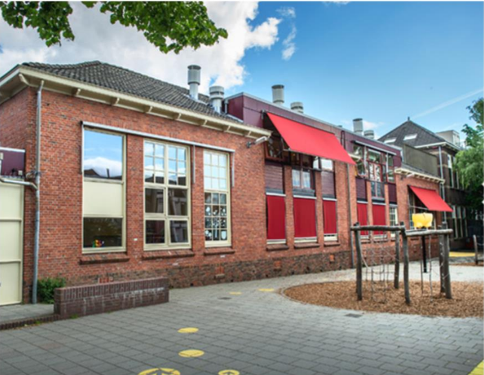 De buitenkant van het schoolgebouw van IKC Borgman Oosterpoort.